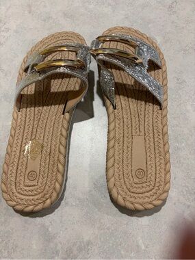 Women’s Metallic Silver Strap Slide Sandals - Beige Footbed Size 8